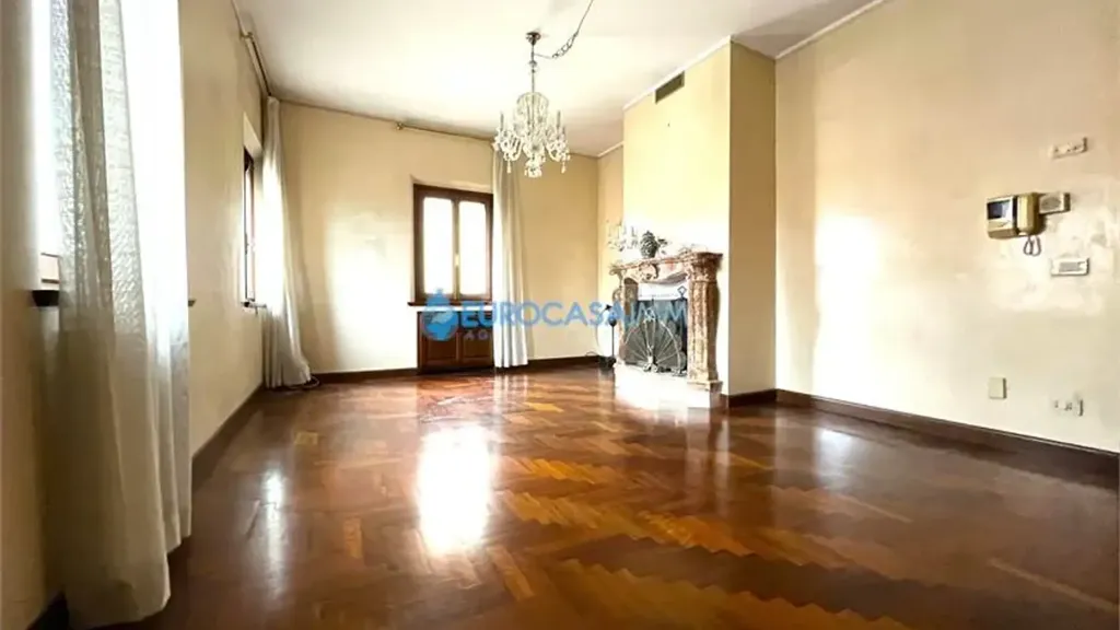 Living Room - Villa with Private Garden in Rolo Historic Centre
