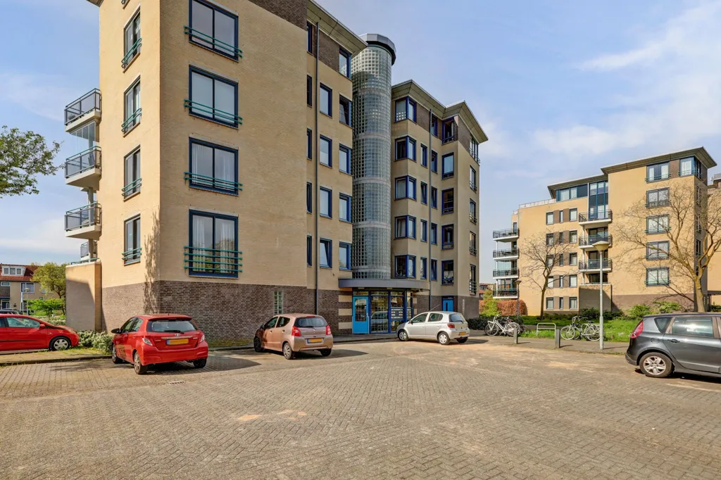 Esterno - Modernised 3-Bedroom Apartment with Balcony in Westerpark