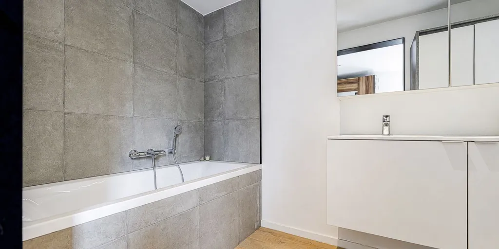Bathrooms - Renovated House with Garden in Sint-Michiels