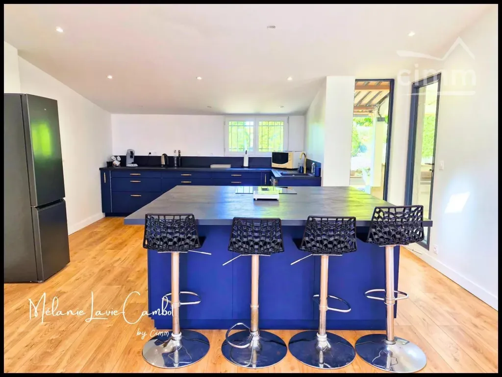 Cuisine - Maison de luxe avec piscine à Saint-Martial-de-Mirambeau