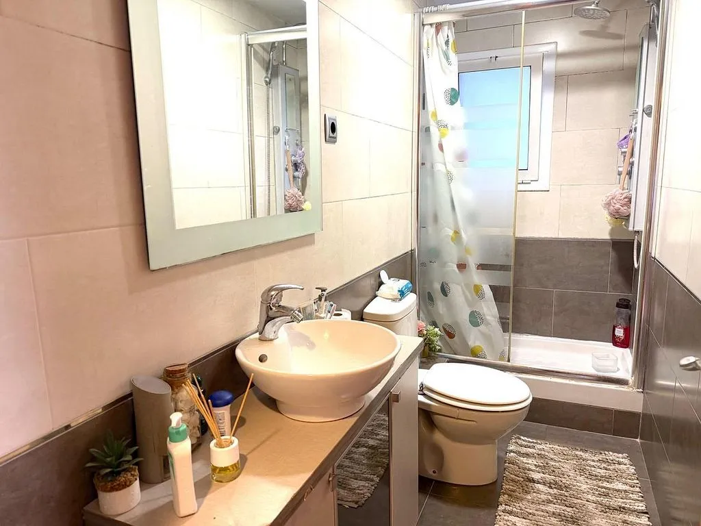 Salles de bain - Apartment with Mountain View in Cerdanyola Nord