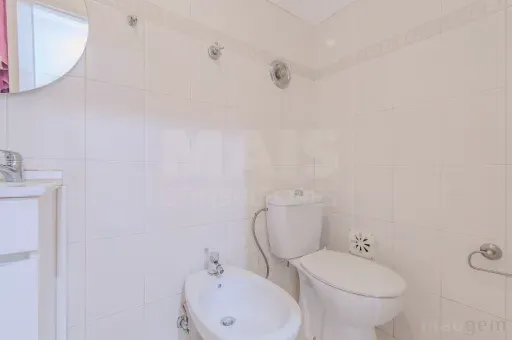 Vannitoad - T2 Apartment with Varied Views in Odivelas