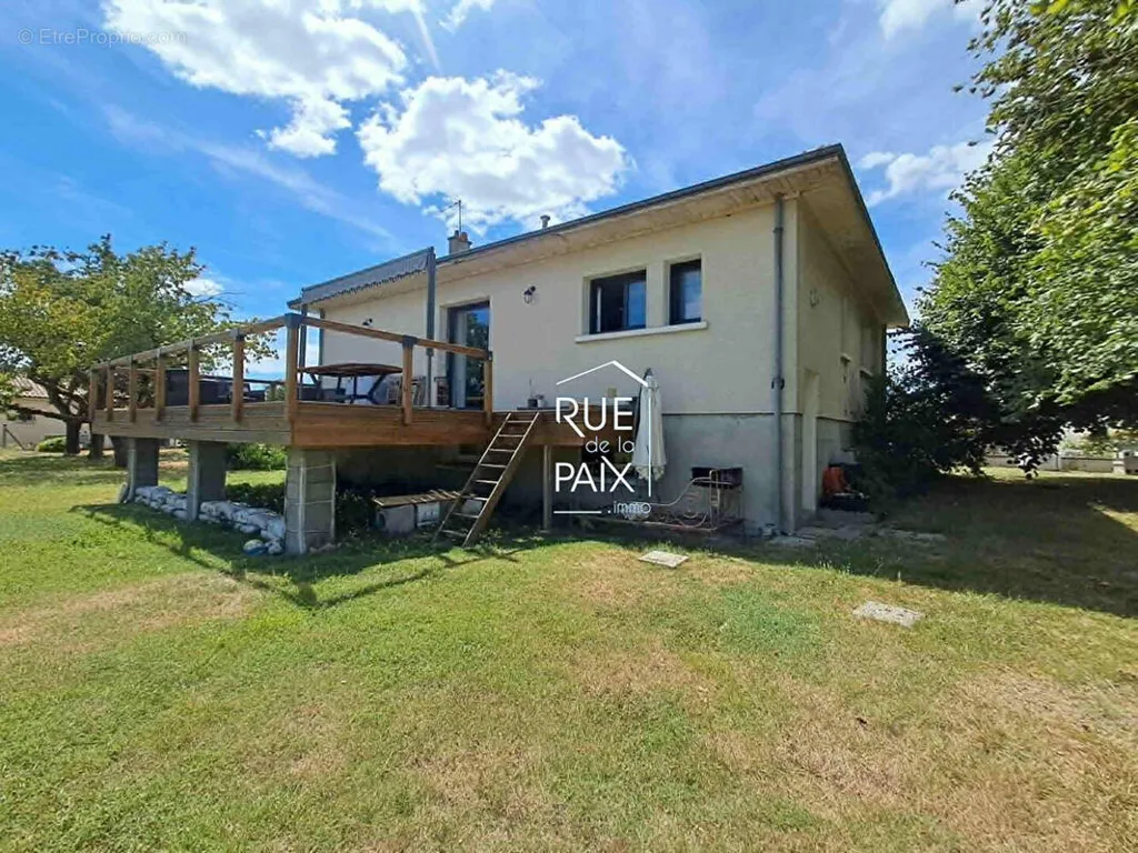 Giardino - Charming House with Full Basement in Garden
