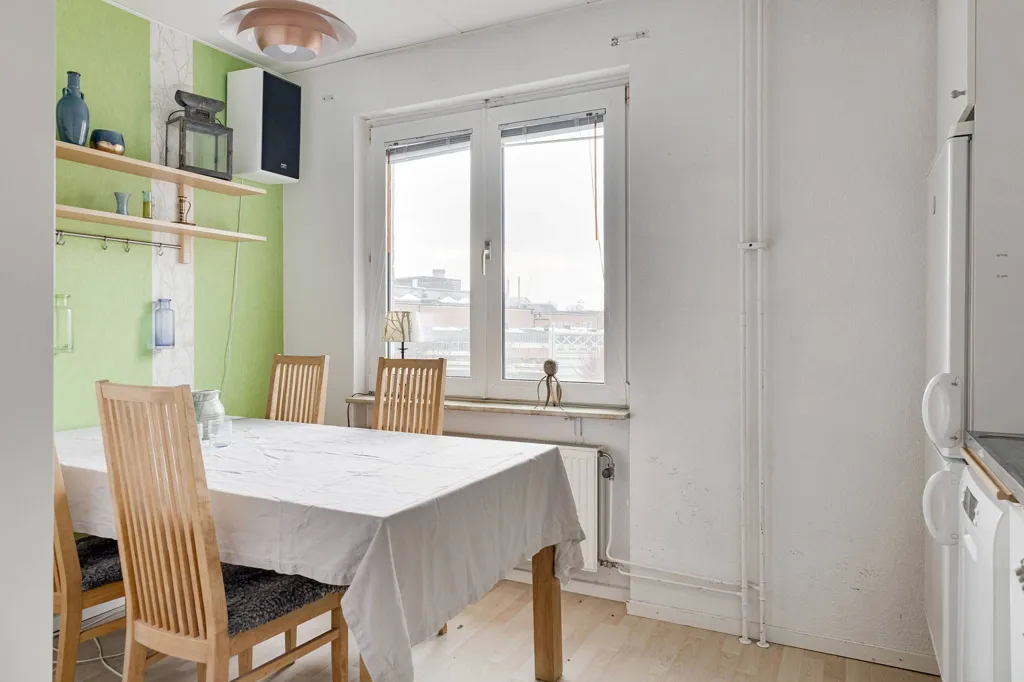 Salle à manger - Spacious 1st Floor Flat with Garden View in Kirseberg