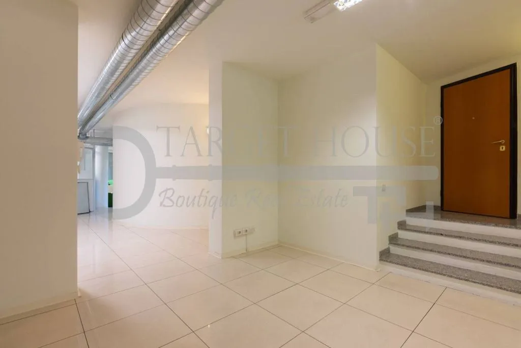 Esik - Office with Lake View in Como