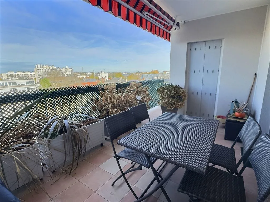 Balcon - Appartement 5 Pièces avec Terrasse à Orléans