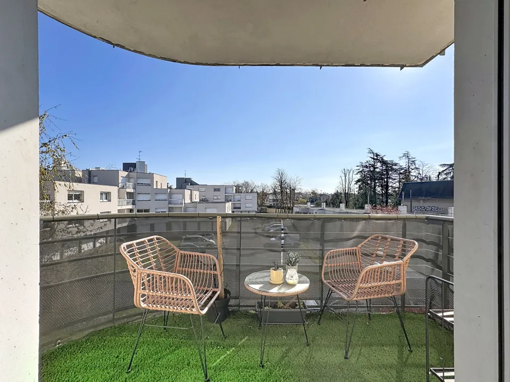 Balcone - Renovated Flat with Balcony in Décines-Charpieu