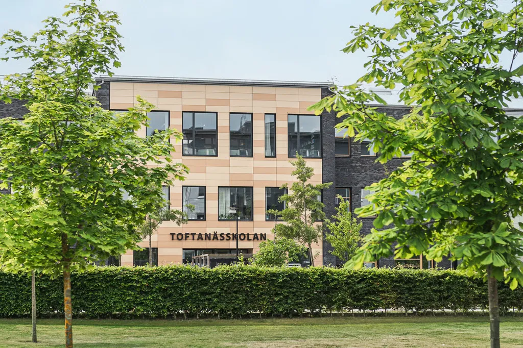 Exterior - Luxury Flat with Ballingslöv Kitchen in Green Setting