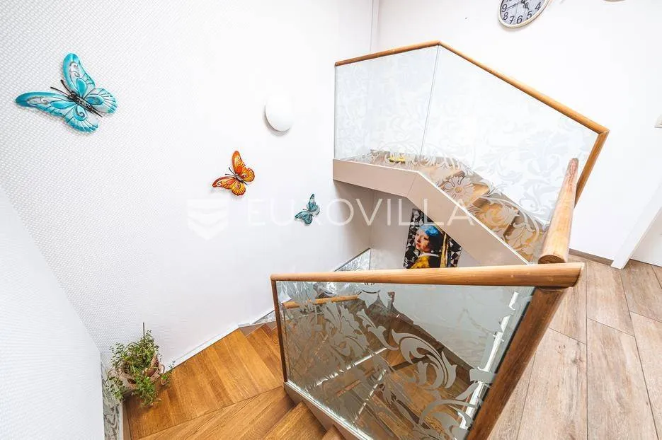 Toad - Modern Villa with Office in Samobor Centre