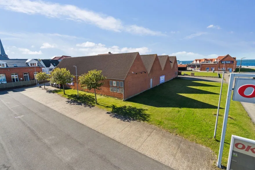 Välivaade - Commercial Property with Road Visibility in Løgstør