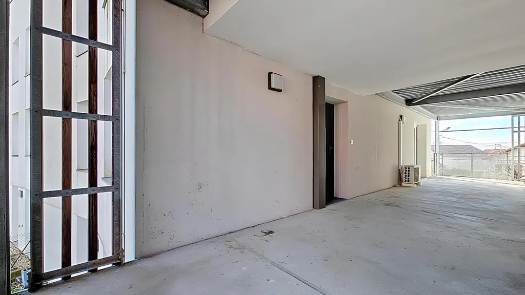 Garage - Contemporary Apartment with Terrace in Mions Centre