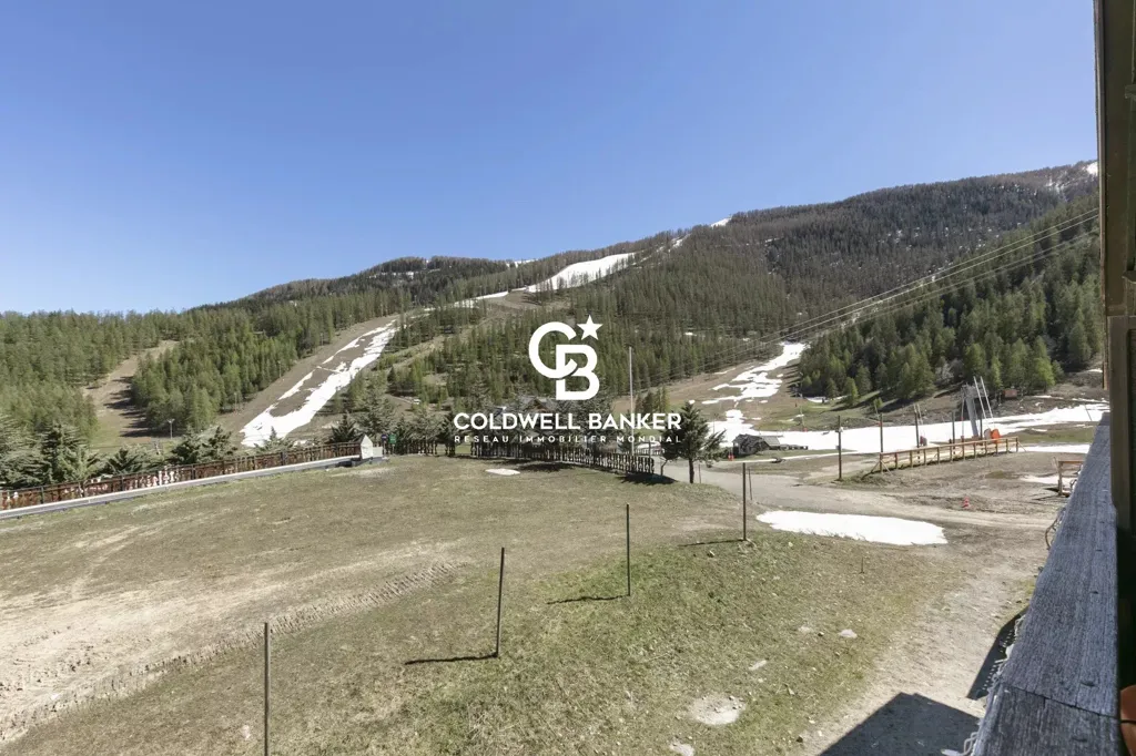 Aed - 3-Bedroom Flat with Mountain View in Auron