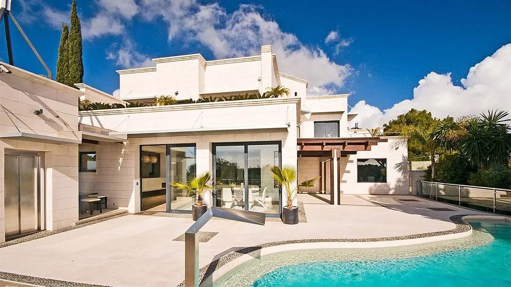 Pool - Chalet with Pool and Terrace in Bendinat