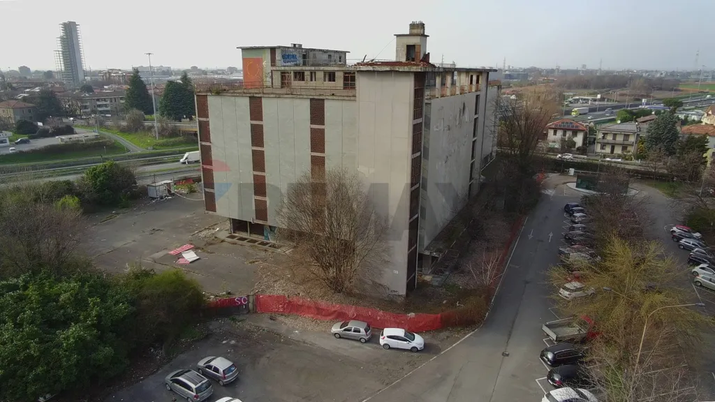 Õhuvaade - Commercial Building with High Visibility on SS36, Desio