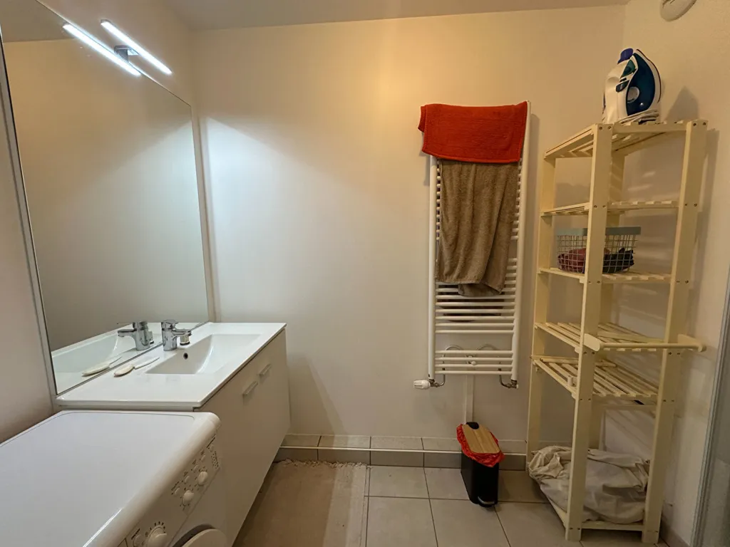 Salles de bain - Appartement 2 Pièces avec Balcon à Saint-Germain-lès-Arpajon
