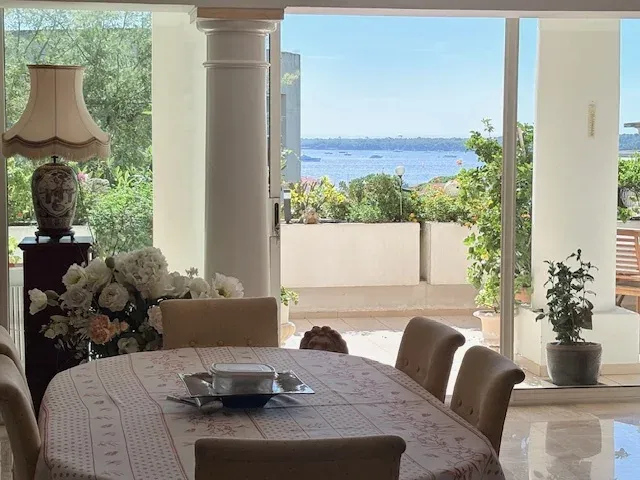 Söögituba - Luxury Apartment with Sea View in Cannes
