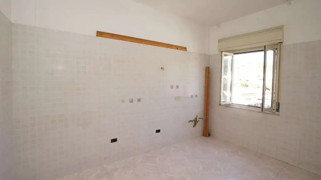 Toad - 2-Bedroom Apartment with Balcony in Messina