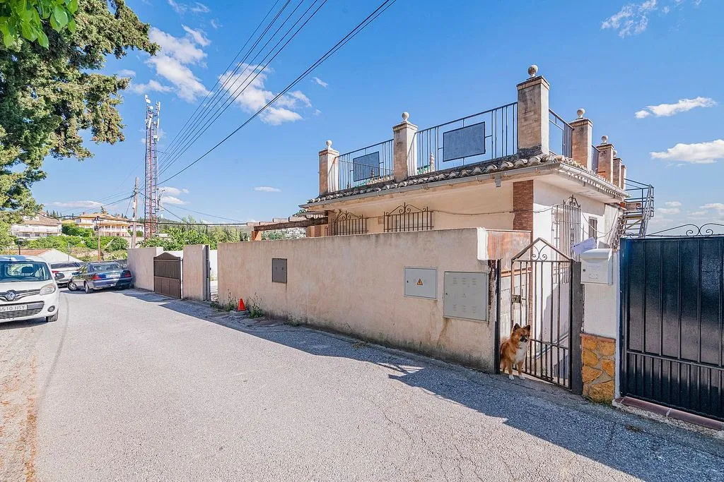 Välivaade - Semi-detached House with Pool in Alfacar