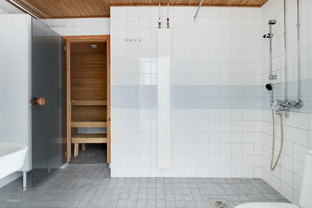 Salles de bain - Flat with Glazed Balcony in Pakkala