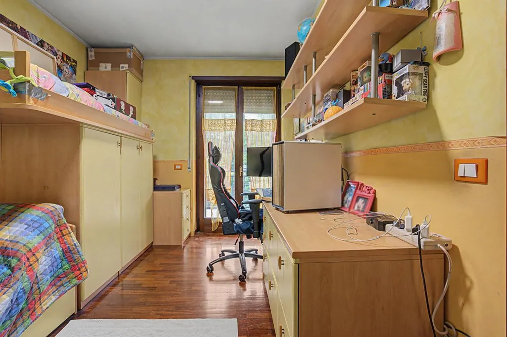 Bureau - Two-Level Apartment with Garden in Verona