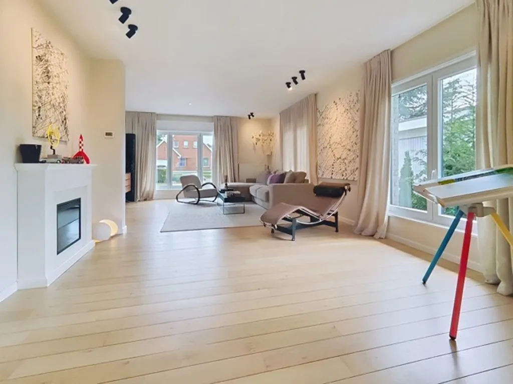 Elutuba - Architect-Designed Villa with Garden in Waterloo-Faubourg