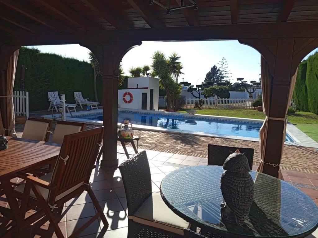 Pool - Independent Chalet with Pool in Cerros de Montequinto