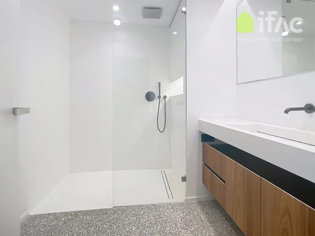 Vannitoad - Luxury Flat with Balcony in New Quarter
