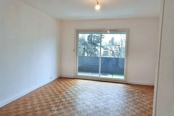 Toad - T3 Apartment with Balconies in Billère