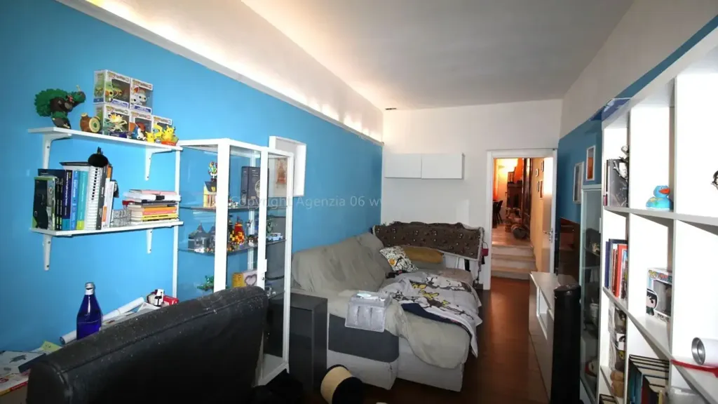 Séjour - Restored Apartment with Original Features in Sarzana