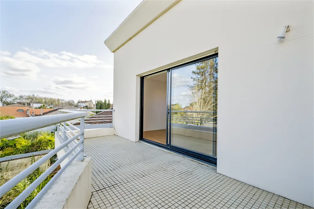 Rõdu - Secure Apartment with Private Park in Bouscat