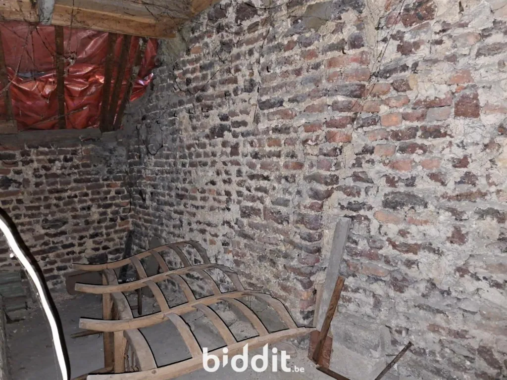 Pièces - Maison à Rénover avec Jardin dans un Cadre Vert à Sambreville