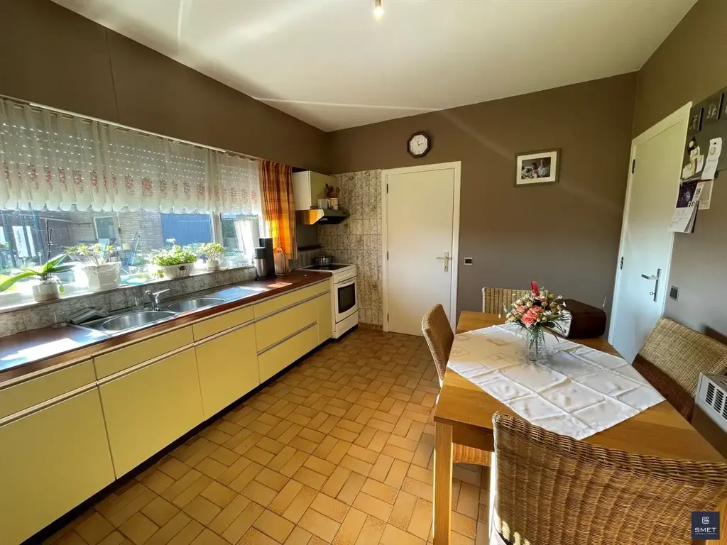 Cuisine - Maison avec garage et jardin près du bois