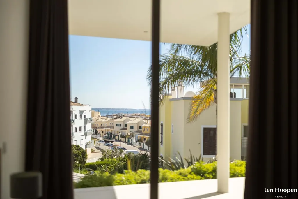 Balcone - Contemporary Villa with Ocean Views in Cerro das Mós