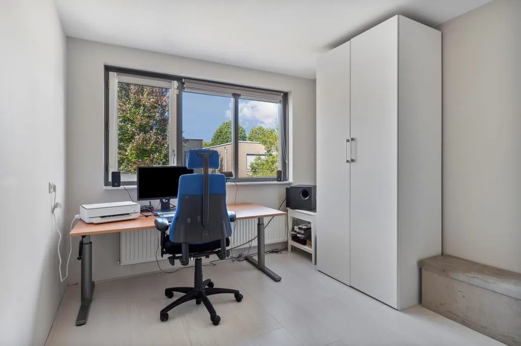 Bureau - Semi-detached House with Garden in Almere
