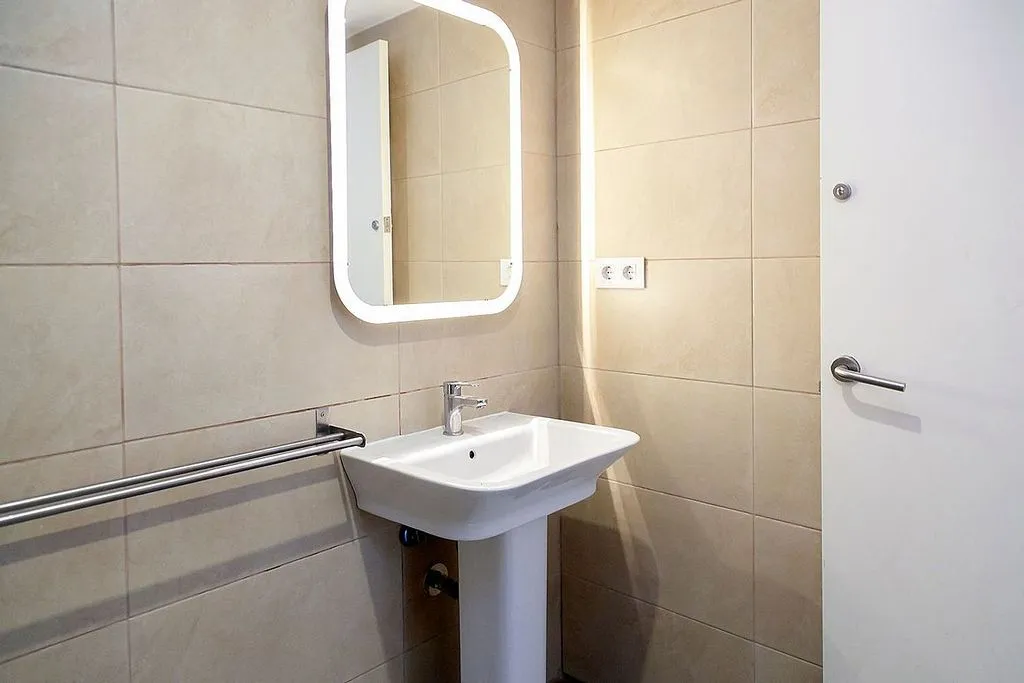 Bathrooms - Duplex with Terrace in La Salut, Barcelona