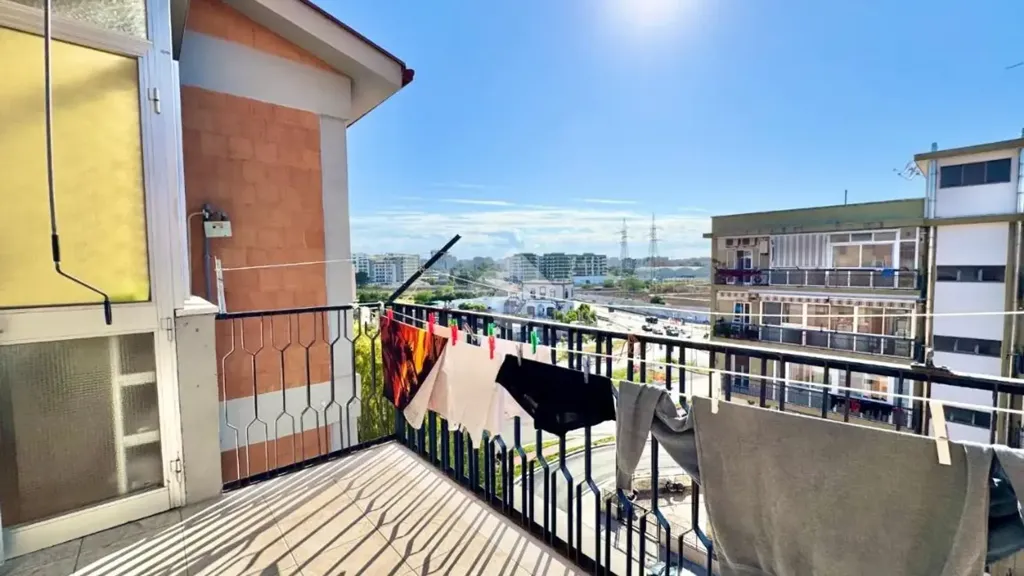 Balcony - 4-Room Apartment with Balcony in Bari