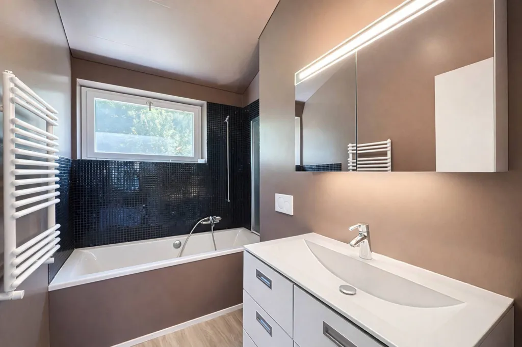 Vannitoad - Modern Villa with Lake View in Residential Area