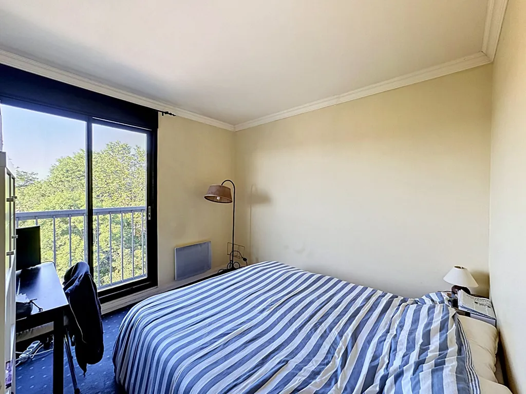 Chambres - Appartement avec Balcon et Vue Dégagée à Versailles