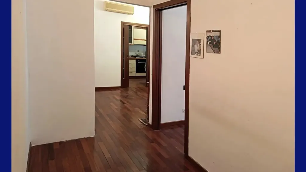Esik - Modernised Apartment with Balcony in Milan