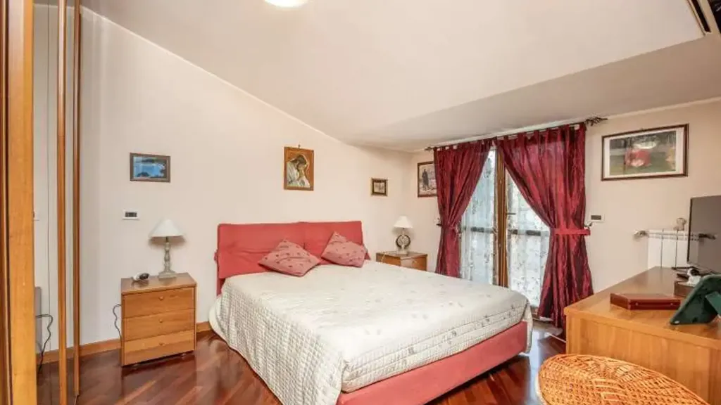 Chambres - Villa with Garden in Guidonia Montecelio