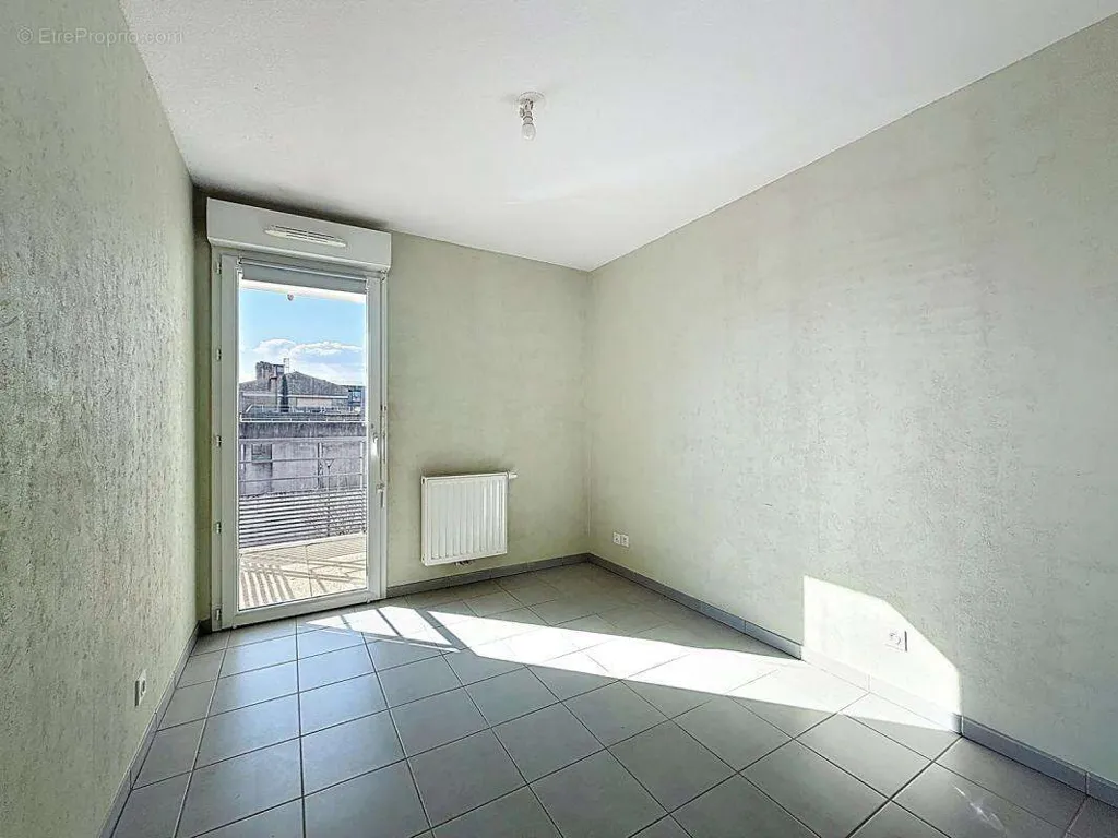 Pièces - Appartement T3 avec Terrasse et Ascenseur à Avignon