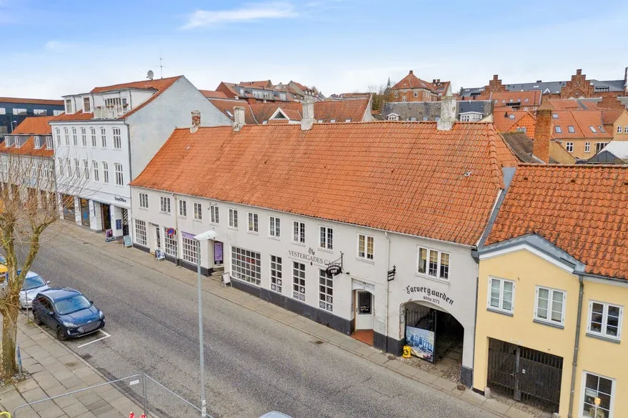 Extérieur - Mixed-Use Property with Historical Buildings in Randers C