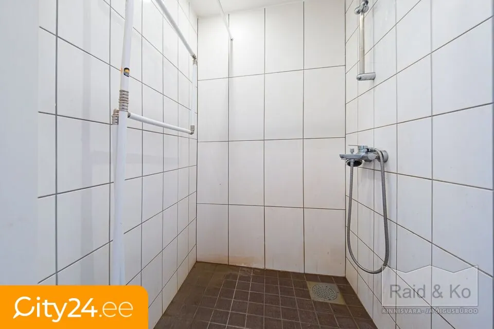 Bathrooms - Spacious 4-Bedroom Apartment with Forest View in Ruumu