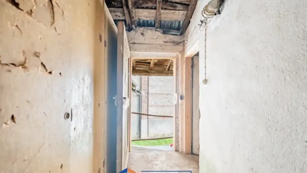 Esik - Rustic House in Central Boves
