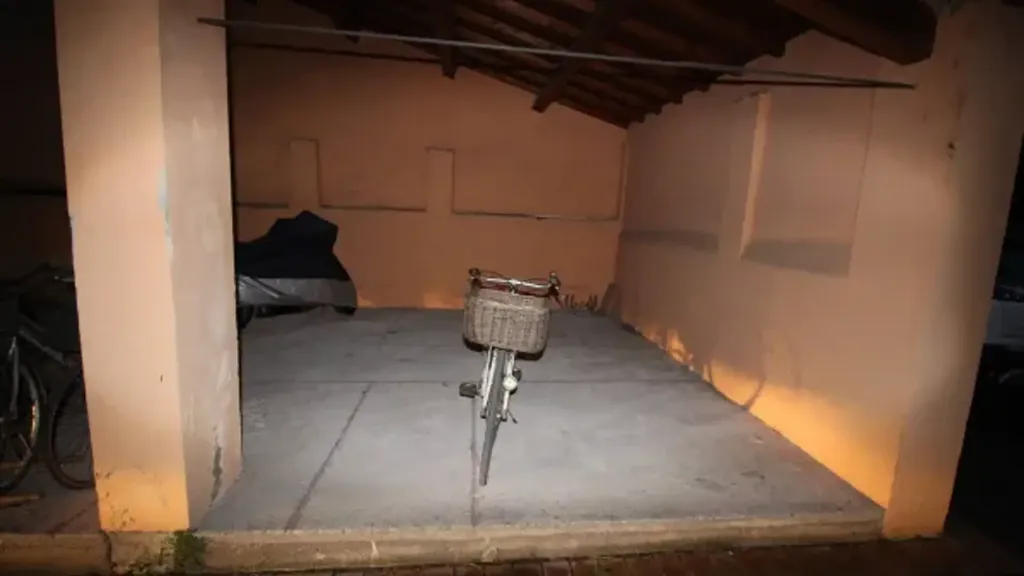 Garage - Furnished Flat near Lucca Historic Centre