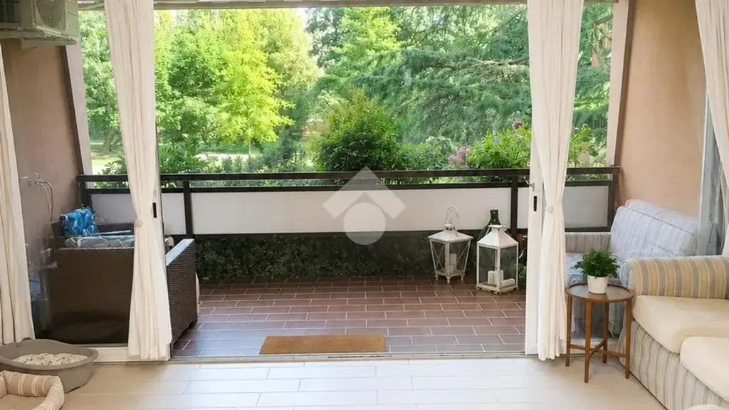 Terrazza - Appartamento con loggia e affaccio sul verde a Basiglio