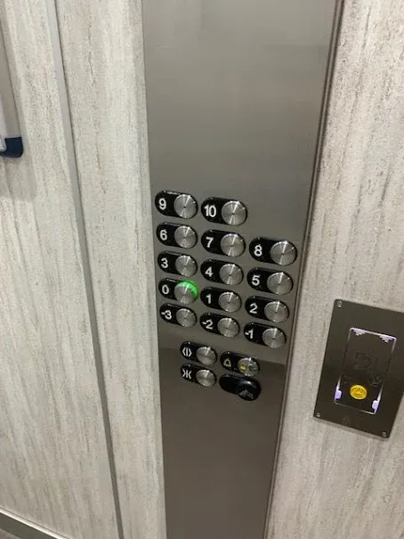 Entrée - Studio Meublé avec Ascenseur à Lyon 9ème