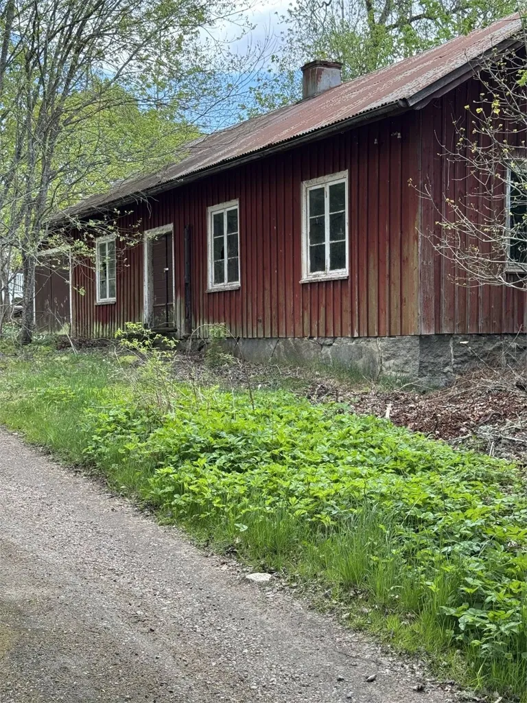 Välivaade - Industrial Building with 1,460m² Plot in Gislaved