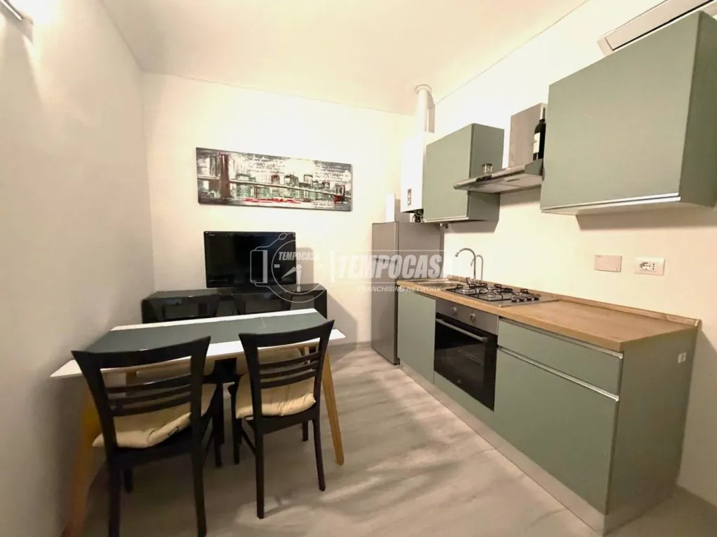Cuisine - Rear-Facing Apartment with Garden Access in Turin
