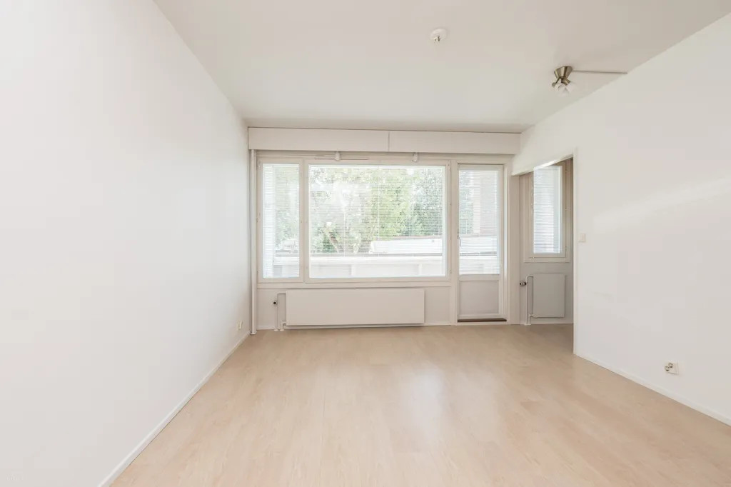 Rooms - One-Bedroom Flat with Large Balcony in Salo Centre